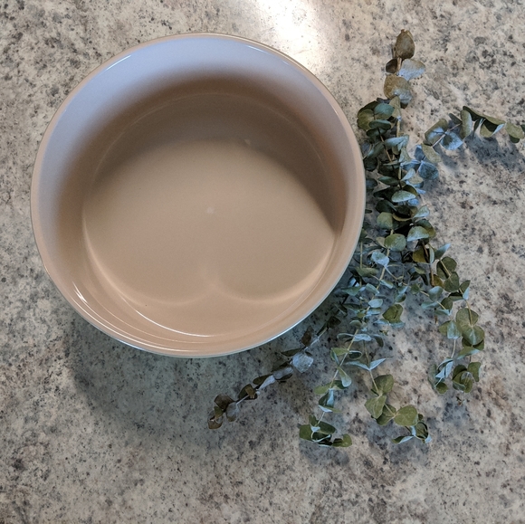 Le Creuset Large Souffle Bowl in Palm - Picture 2 of 3